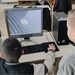 ZEOStation - mališani u OŠ Hasan Turčalo - Brzi koriste svoje računare